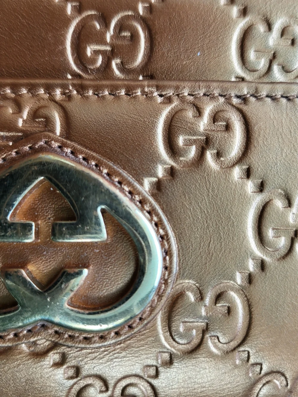 Gucci Metallic Gold GG Logo Women's Wallet - Picture 4 of 13